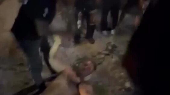 
        Житель Бали взял на&nbsp;удушающий россиянина, пристававшего к&nbsp;девушке    