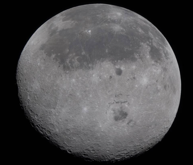 NASA опубликовало новые снимки космоса, включая редкое лунное затмение с обратной стороны Луны (10 фото)