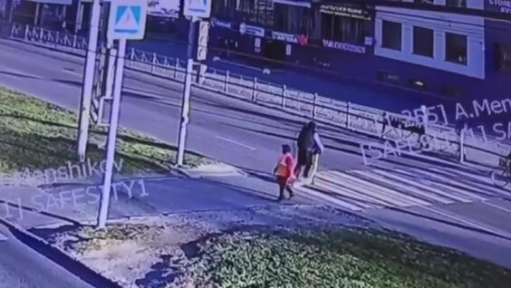 
        Самокатчик влетел в&nbsp;пенсионерку, а&nbsp;потом скрылся    