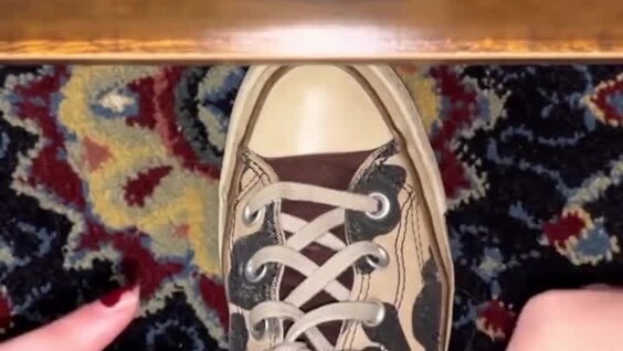 
        Как&nbsp;завязать шнурки за&nbsp;пару секунд    