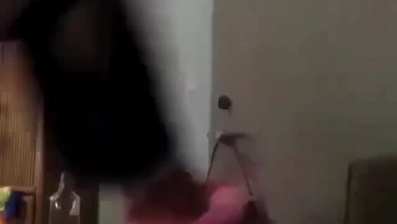 
        Горячий финал тверка у&nbsp;двери    