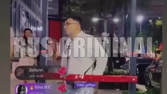 
        Уличный конфликт: стример повалил агрессивного прохожего    