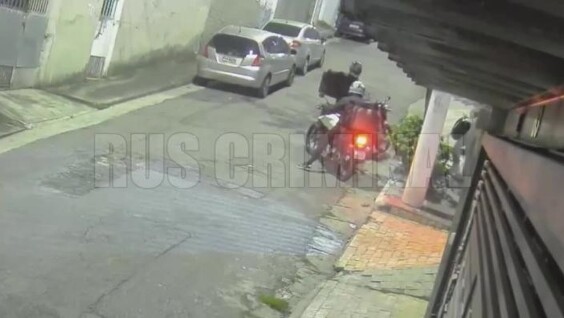 
        Грабители нарвались на&nbsp;сотрудницу полиции в&nbsp;штатском    