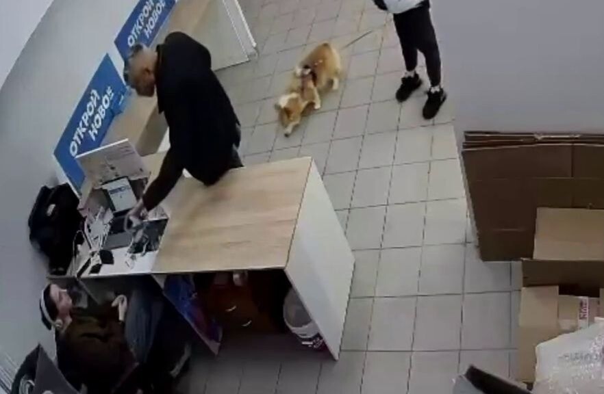 В Уфе мужчина избил женщину, которая заступилась за сотрудницу пункта выдачи заказов
В Уфе мужчина избил женщину, которая заступилась за сотрудницу пункта выдачи заказов