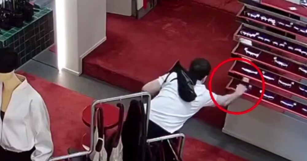 
        Мужчина украл очки из&nbsp;московского бутика    