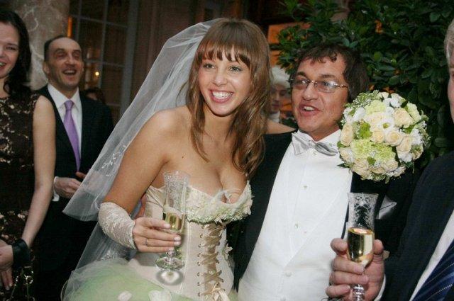 Дибров раскричался на Кудрявцеву, которая сказала, что жена телеведущего Полина изменила ему и ушла