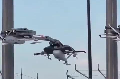 
        В&nbsp;США&nbsp;тестирует доставку дронами    