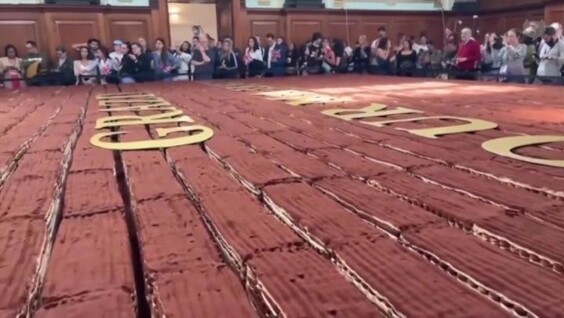 
        Итальянские повара установили сладкий рекорд    