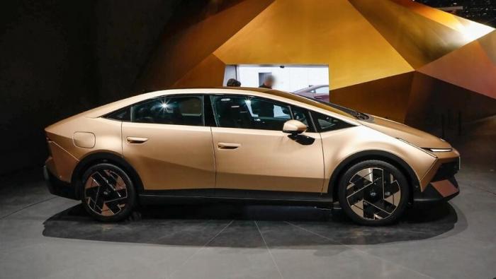 Hyundai представил электромобиль Ioniq V