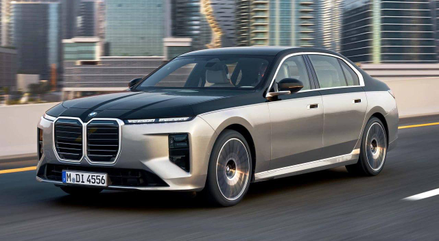 Новая BMW 7-й серии: гибриды, &laquo;электрички&raquo; и 31-дюймовый экран в потолке