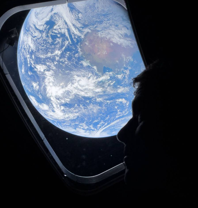 NASA опубликовало новые снимки космоса, включая редкое лунное затмение с обратной стороны Луны (10 фото)