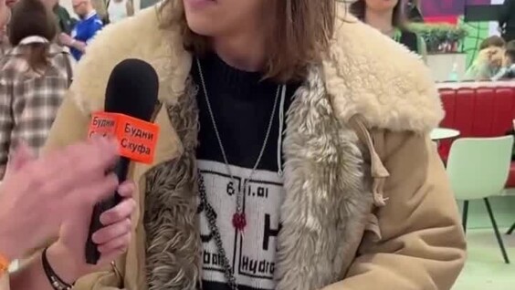 
        В&nbsp;Москве провели опрос: девушки не&nbsp;смогли назвать отца Пушкина    