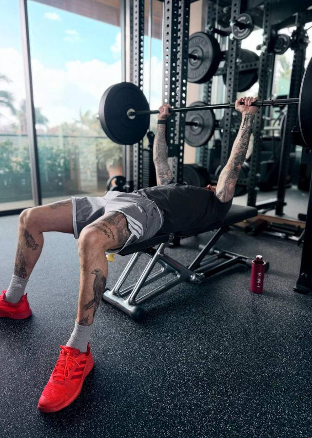 Дэвид Бекхэм готовится к лету: свежие кадры из спортзала