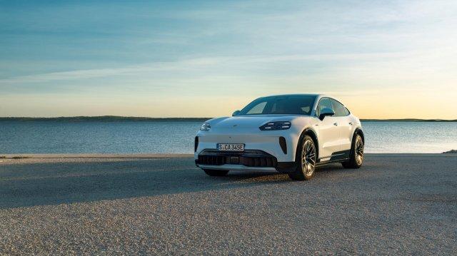 Один из самых быстрых серийных кроссоверов в мире представили Porsche &mdash; Cayenne Coupé Electric