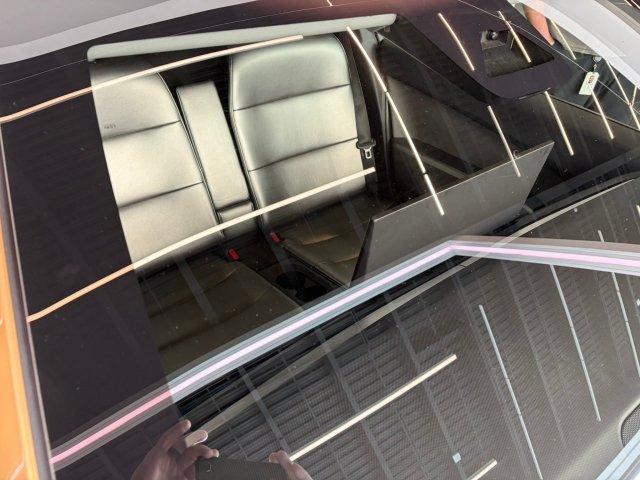 Первый серийный электрокар без руля и педалей от Tesla Cybercab: он стоит как Lada Vesta