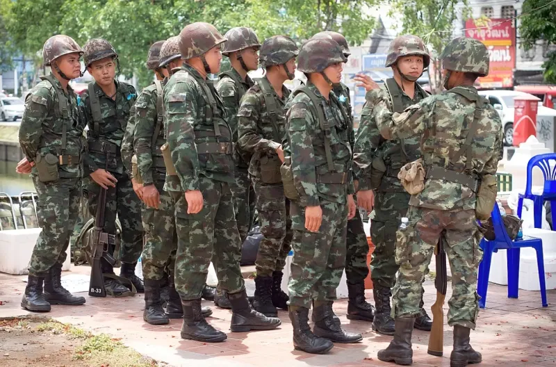 
        Армия Таиланда набрала рекордное число добровольцев, предложив &laquo;отдых от&nbsp;жён&raquo;    