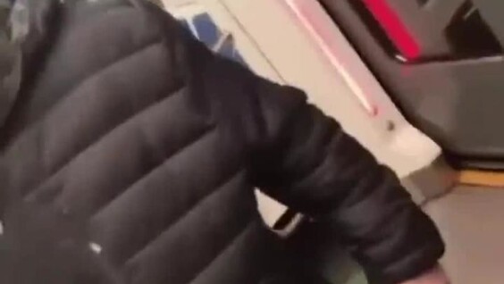 
        Момент аварии в&nbsp;метро Москвы попал на&nbsp;видео    