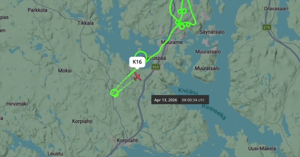 
        Финские пилоты нарисовали фаллосы в&nbsp;небе    