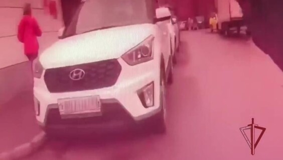 
        Росгвардейцы задержали мужчину, который выносил пакеты с&nbsp;товаром из&nbsp;магазина    