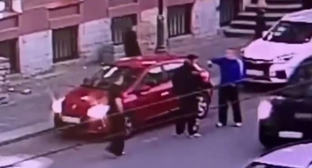 
        Парень разнял дерущихся и&nbsp;пострадал сам    