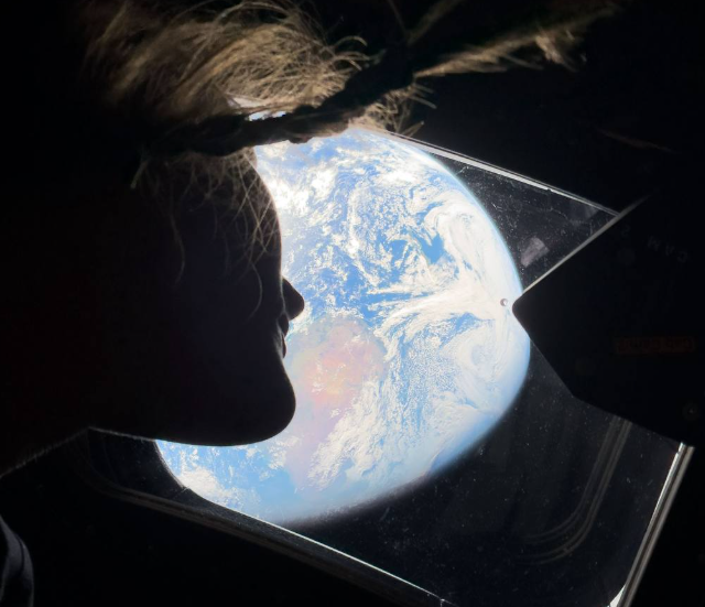 NASA опубликовало новые снимки космоса, включая редкое лунное затмение с обратной стороны Луны (10 фото)