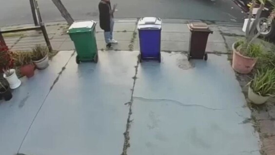 
        Владелец компании по&nbsp;вывозу мусора наказал должника    