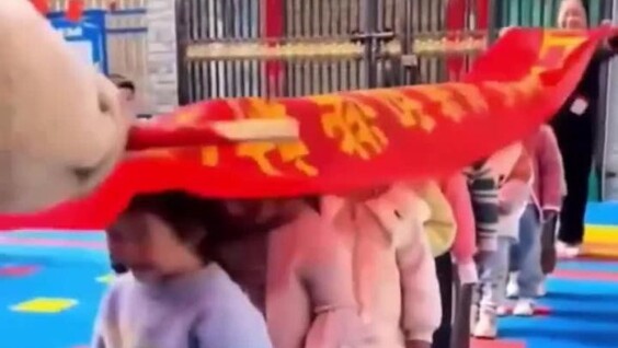 
        Учителя показали ученикам, что&nbsp;такое статическое электричество    