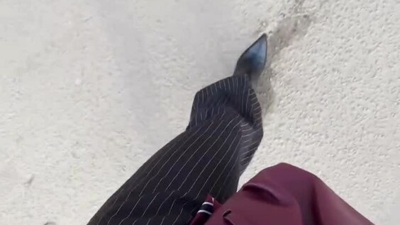 Девушка сравнила реакцию мужа и случайного прохожего на свой образ
Девушка сравнила реакцию мужа и случайного прохожего на свой образ