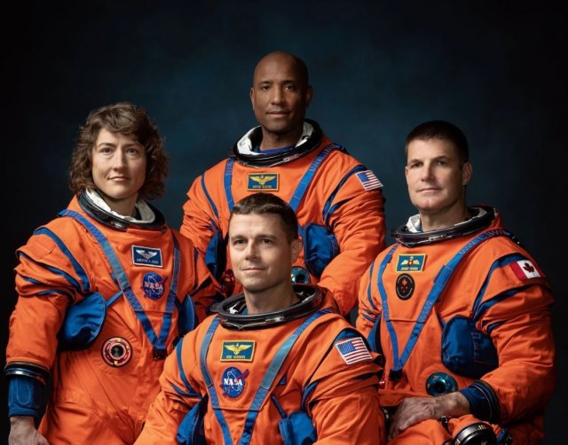 Люди полетели к Луне спустя 54 года, но есть нюанс (2 фото + видео)