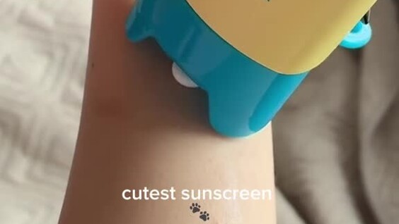 
        Крем от&nbsp;загара с&nbsp;"кошачьими лапками"    