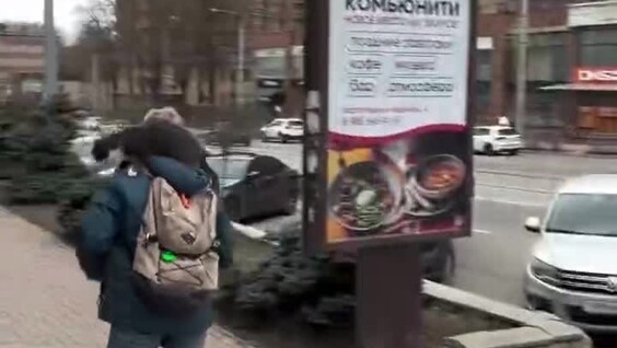 
        В&nbsp;Москве сняли кошку, путешествующую на&nbsp;плече у&nbsp;своего хозяина    