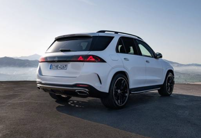 Mercedes представил обновлённые GLE и GLS