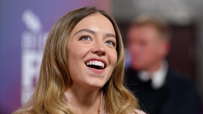 Сидни Суини продвигает свой бренд SYRN в новом сезоне &laquo;Эйфории&raquo;