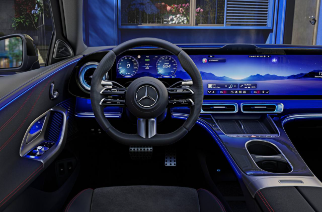 Mercedes показал интерьер нового электрического C-Class перед дебютом в Пекине