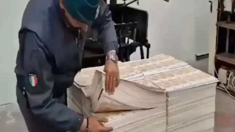 
        Итальянец в&nbsp;гараже в&nbsp;одиночку напечатал четверть всех поддельных евро в&nbsp;Европе    