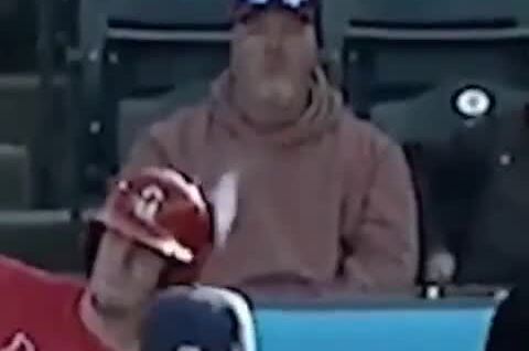 
        Забавный момент на&nbsp;бейсболе    