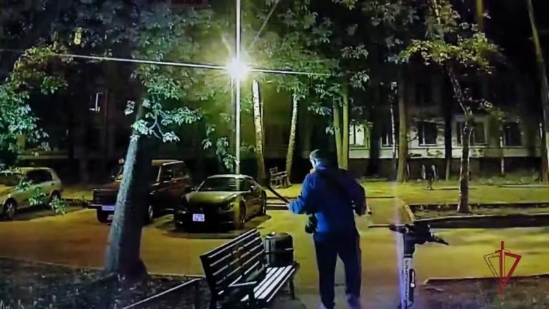 
        В&nbsp;Москве пьяный пенсионер с&nbsp;мачете угрожал соседям на&nbsp;улице    