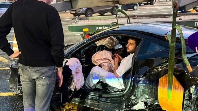 Рэпер Navai попал в жёсткое ДТП в центре Москвы на своей Ferrari без номеров