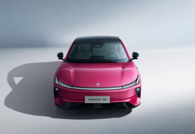 Китайский электроседан дешевле &laquo;Гранты&raquo;: BAIC Arcfox S3 удивил ценой и оснащением