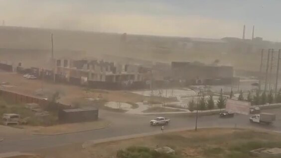 
        Ветер уронил башенный кран в&nbsp;Астрахани    