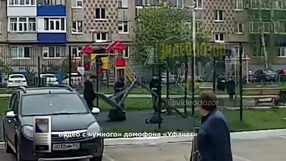 В Башкирии подросток опрокинул на себя баскетбольный щит
В Башкирии подросток опрокинул на себя баскетбольный щит