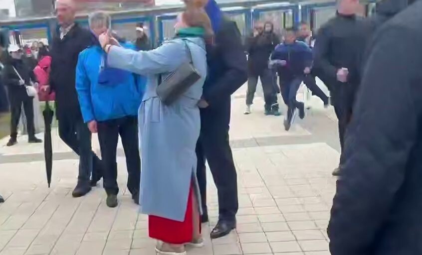 
        Мужчина попытался напасть на&nbsp;губернатора Свердловской области    