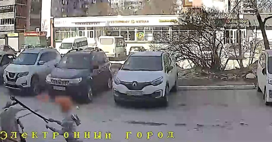 
        Подросток ударил самокатом 90-летнюю бабушку    