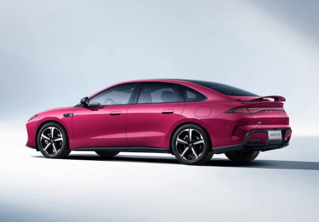 Китайский электроседан дешевле &laquo;Гранты&raquo;: BAIC Arcfox S3 удивил ценой и оснащением
