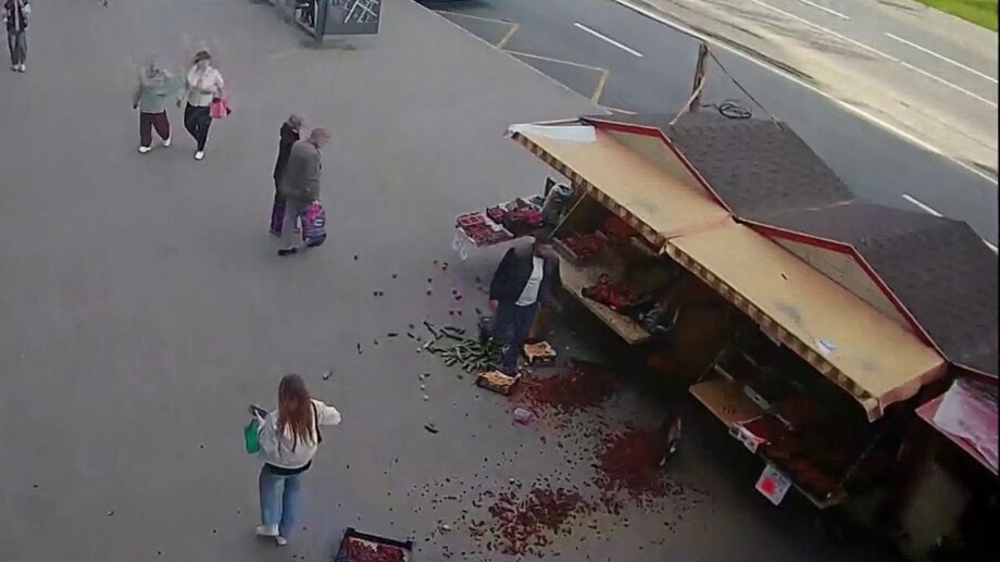 
        В&nbsp;Петербурге одни торговцы разгромили прилавок других    
