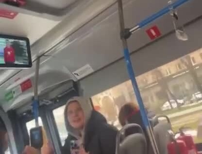 
        В&nbsp;московском автобусе бурятку назвали &laquo;понаехавшей&raquo; и&nbsp;ударили    