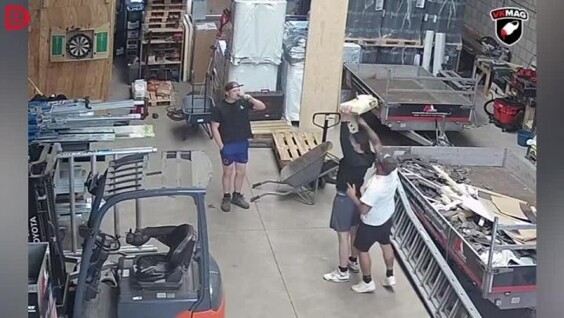 
        Новый стажёр и&nbsp;первый розыгрыш    