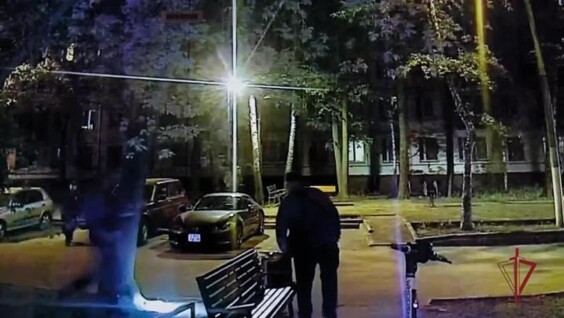 
        В&nbsp;Москве пьяный пенсионер с&nbsp;мачете угрожал соседям на&nbsp;улице    