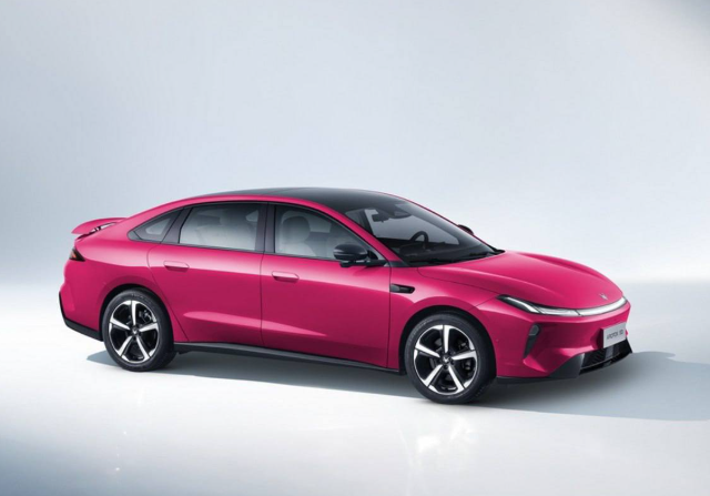 Китайский электроседан дешевле &laquo;Гранты&raquo;: BAIC Arcfox S3 удивил ценой и оснащением