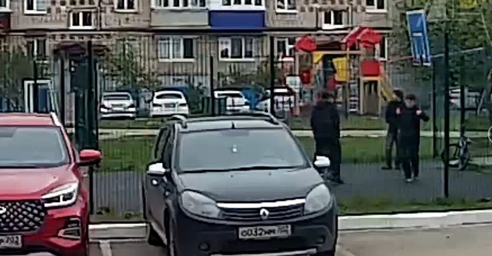 В Башкирии подросток опрокинул на себя баскетбольный щит
В Башкирии подросток опрокинул на себя баскетбольный щит